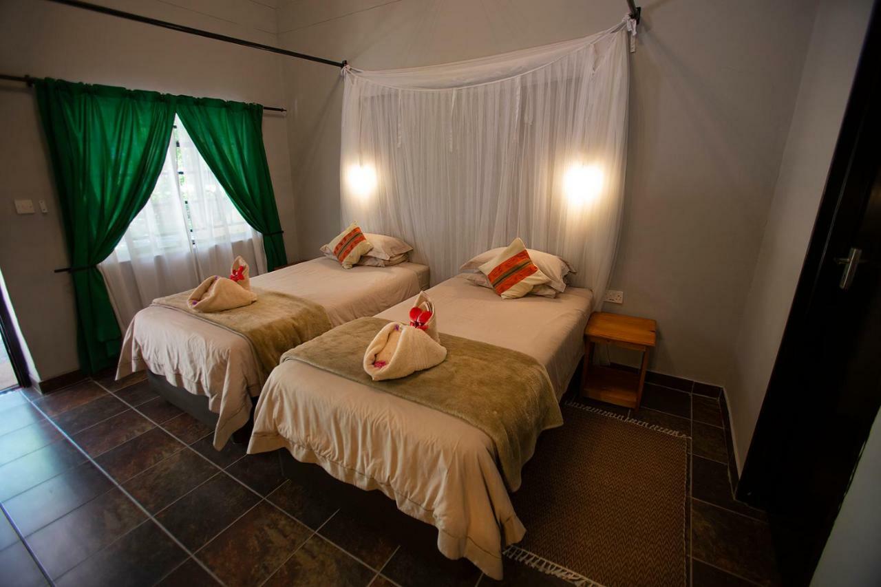 Island Safari Lodge Maun ภายนอก รูปภาพ