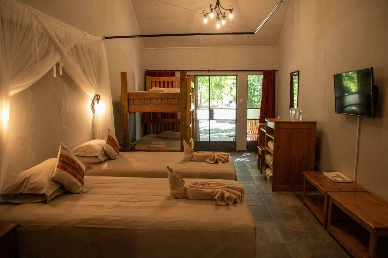 Island Safari Lodge Maun ภายนอก รูปภาพ